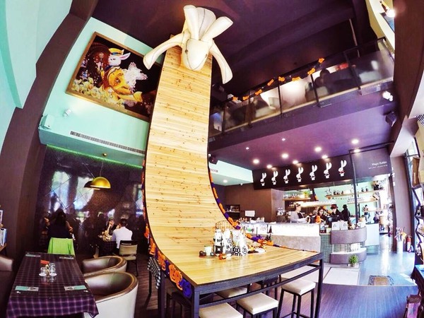 懷錶兔子搶做主角！台灣另類愛麗絲主題餐廳