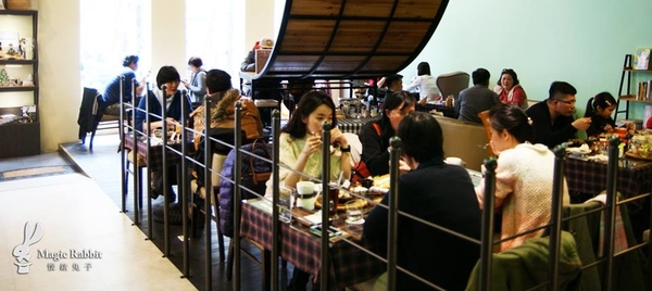 懷錶兔子搶做主角！台灣另類愛麗絲主題餐廳
