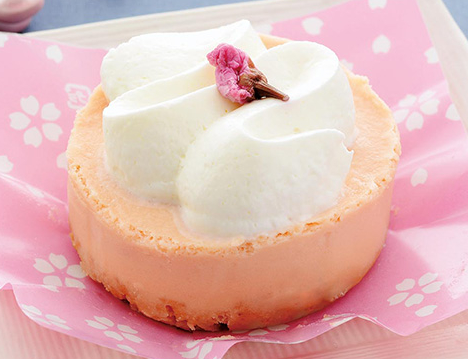 日本便利店櫻花甜食停不了～櫻花味芝士梳乎厘蛋糕！