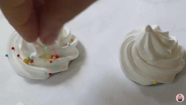 甜蜜蜜！蛋白糖雪糕~