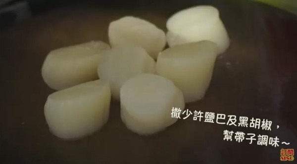居家小煮意~帶子墨汁意粉！