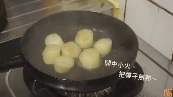 居家小煮意~帶子墨汁意粉！