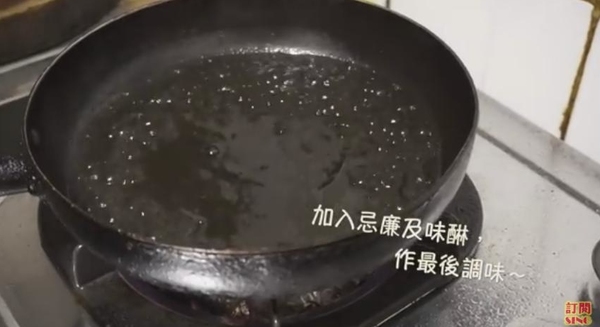 居家小煮意~帶子墨汁意粉！