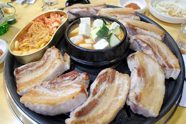 韓國超抵食燒肉連鎖店～荒謬的生肉！