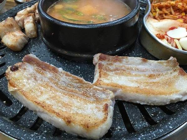 韓國超抵食燒肉連鎖店~荒謬的生肉!