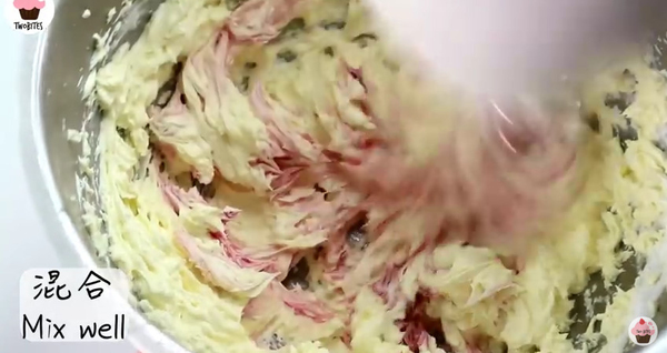 美女與野獸熱潮！自製玫瑰花蛋糕~