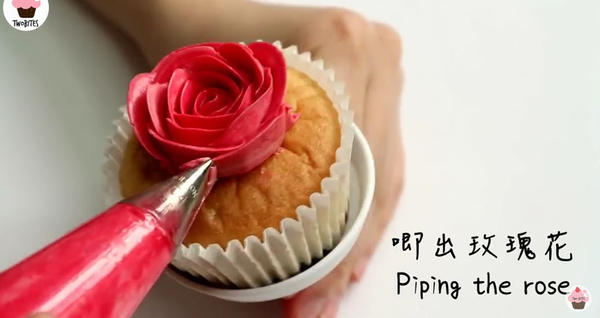 美女與野獸熱潮！自製玫瑰花蛋糕~