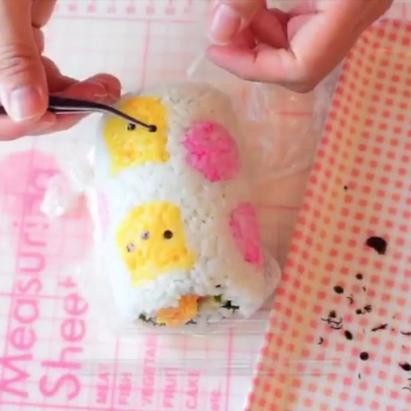 野餐便當首選！小熊維尼壽司卷