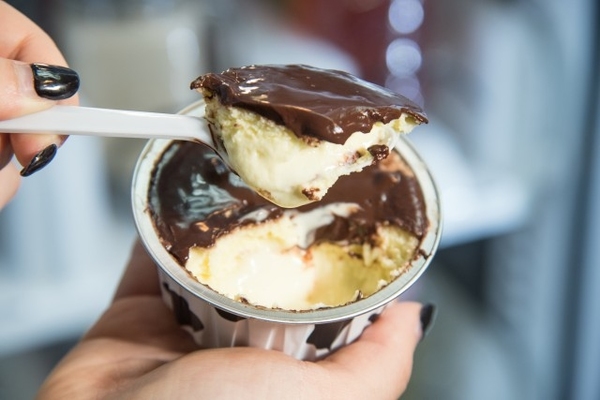 半熟蛋糕店 推自助甜品售賣機