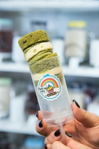 半熟蛋糕店 推自助甜品售賣機