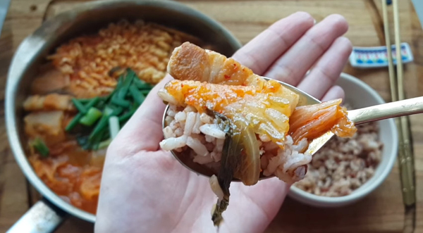 歷久不衰 韓國經典泡菜湯