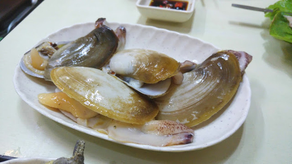 食鮮甜鮑魚、象拔蚌、蟶子 佐敦皮蛋粥底海鮮鍋小店