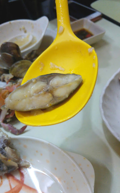 食鮮甜鮑魚、象拔蚌、蟶子　佐敦皮蛋粥底海鮮鍋小店