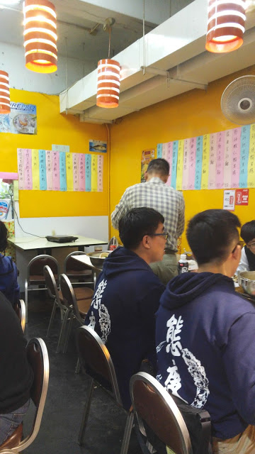 食鮮甜鮑魚、象拔蚌、蟶子 佐敦皮蛋粥底海鮮鍋小店