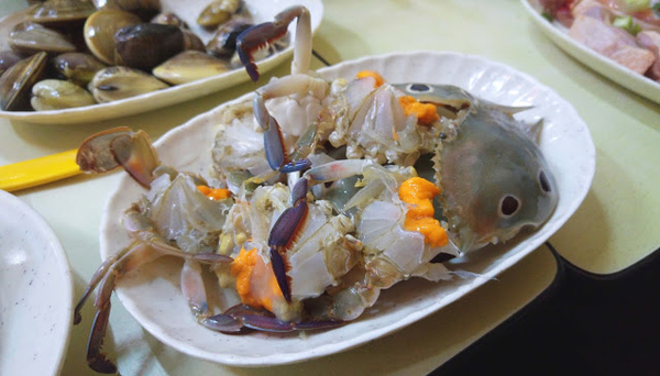 食鮮甜鮑魚、象拔蚌、蟶子　佐敦皮蛋粥底海鮮鍋小店