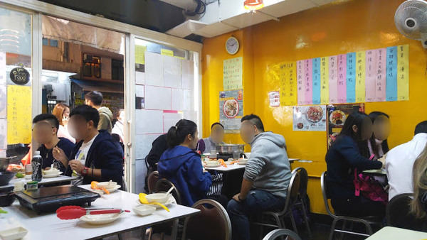 食鮮甜鮑魚、象拔蚌、蟶子　佐敦皮蛋粥底海鮮鍋小店