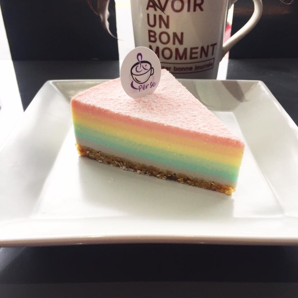 夢幻顏色！彩虹蛋糕好吸引