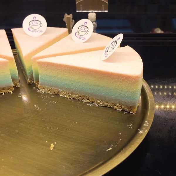 夢幻顏色！彩虹蛋糕好吸引