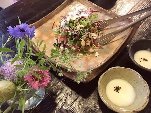 天然又美麗的田園料理～韓國鮮花蛋包拌飯！