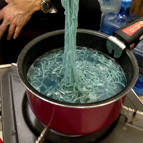 北海道限定！可怕的藍色喪屍拉麵