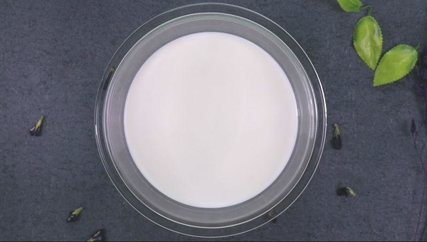 天然的夢幻色！蝶豆花白朱古力千層蛋糕