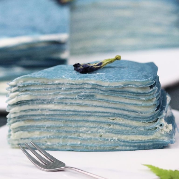 天然的夢幻色！蝶豆花白朱古力千層蛋糕