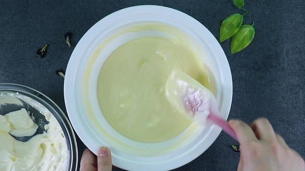 天然的夢幻色！蝶豆花白朱古力千層蛋糕