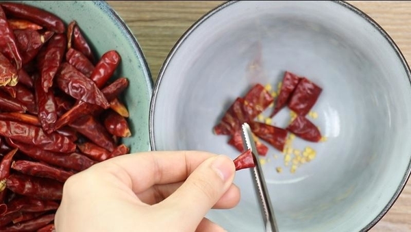 愈辣愈開心！吃辣人士喜愛的川菜辣子雞