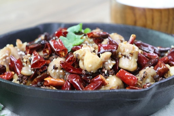 愈辣愈開心！吃辣人士喜愛的川菜辣子雞