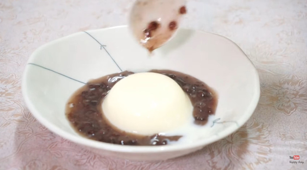 滑捋捋~透心涼紅豆牛奶布甸！