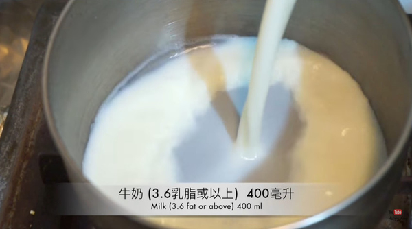 滑捋捋~透心涼紅豆牛奶布甸！