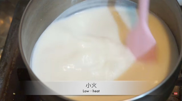 滑捋捋~透心涼紅豆牛奶布甸！