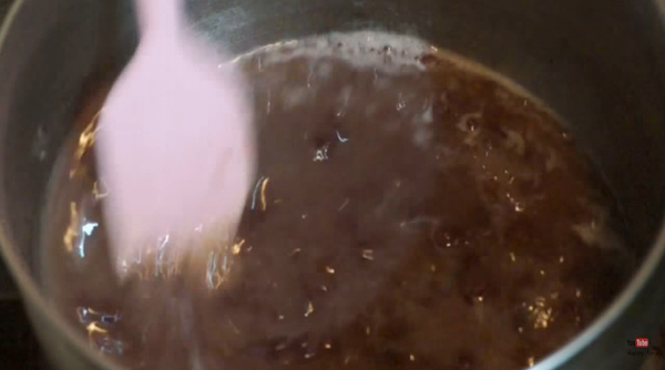 滑捋捋~透心涼紅豆牛奶布甸！