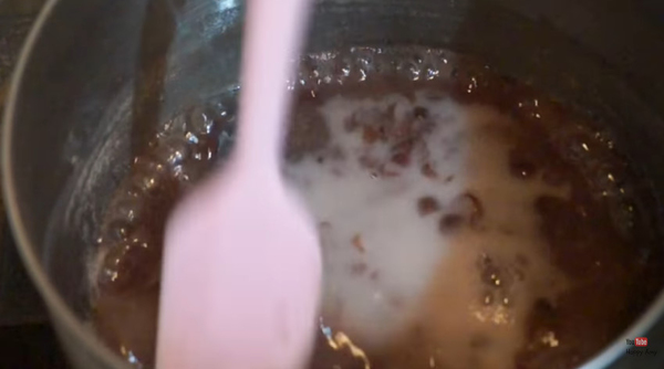 滑捋捋~透心涼紅豆牛奶布甸！