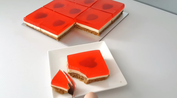 飯後甜品 免焗士多啤梨果凍芝士蛋糕