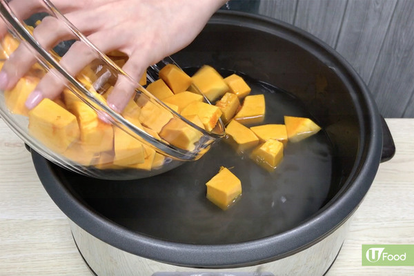 改善經期面青青！3步煲好補血排毒「南瓜粥」