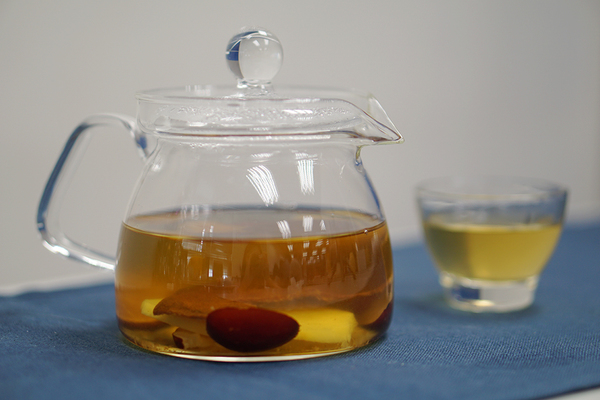 對付Office冷氣病！焗番杯「薑棗茶」唔再頭痛、作感冒