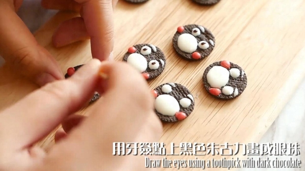 可愛熊本熊甜品!超簡單免焗OREO芝士凍餅食譜