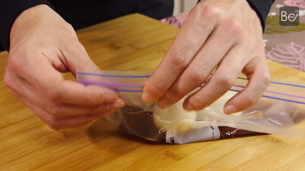 一招就搞掂！食物抽真空水排法