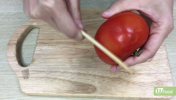 2招就搞掂！實測生剝完整番茄