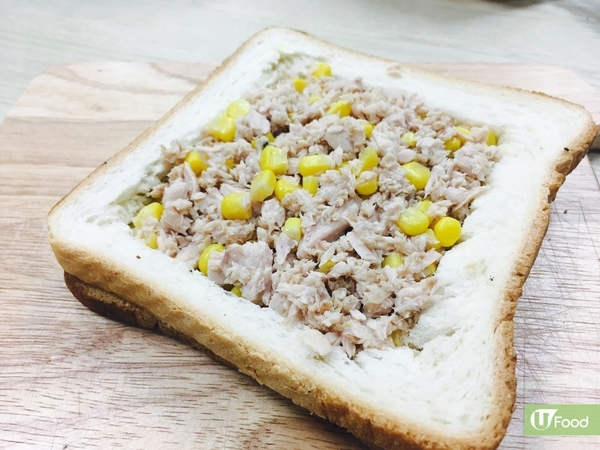 自製輕食早餐！超簡易免焗「吞拿魚粟米多士盒」