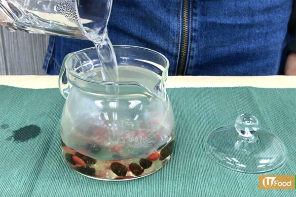 一掃失眠、惡夢！焗10分鐘寧神安睡「玫瑰花茶」