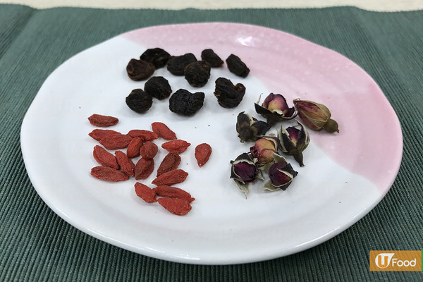 一掃失眠、惡夢！焗10分鐘寧神安睡「玫瑰花茶」