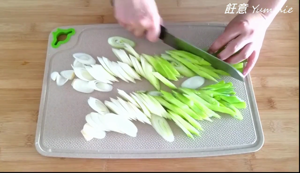 色香味俱全~京蔥炒牛肉食譜