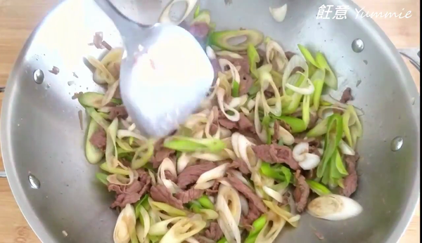 色香味俱全~京蔥炒牛肉食譜 