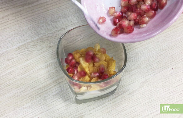 夏日健康小食推介！酸甜開胃「紅石榴脆脆乳酪」