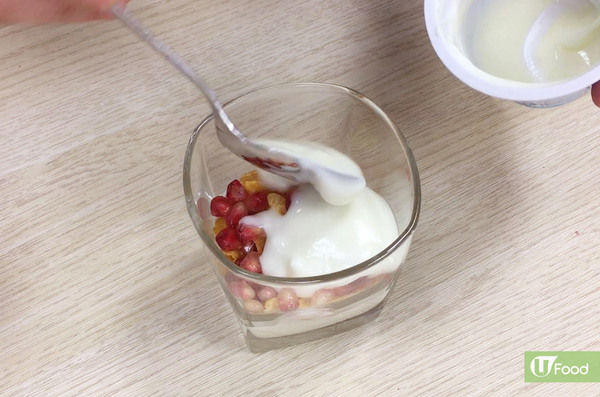 夏日健康小食推介！酸甜開胃「紅石榴脆脆乳酪」