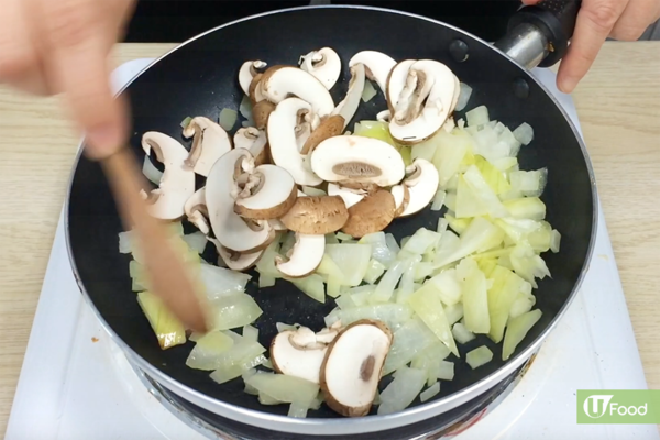 簡易無肉菜式！菠菜芝士蘑菇焗蛋