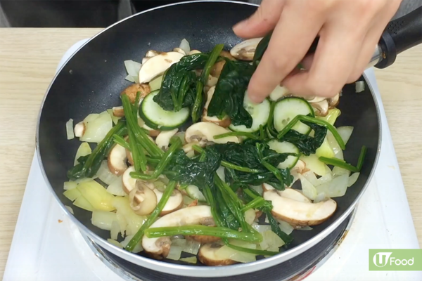 簡易無肉菜式！菠菜芝士蘑菇焗蛋