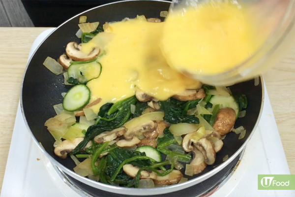 簡易無肉菜式！菠菜芝士蘑菇焗蛋